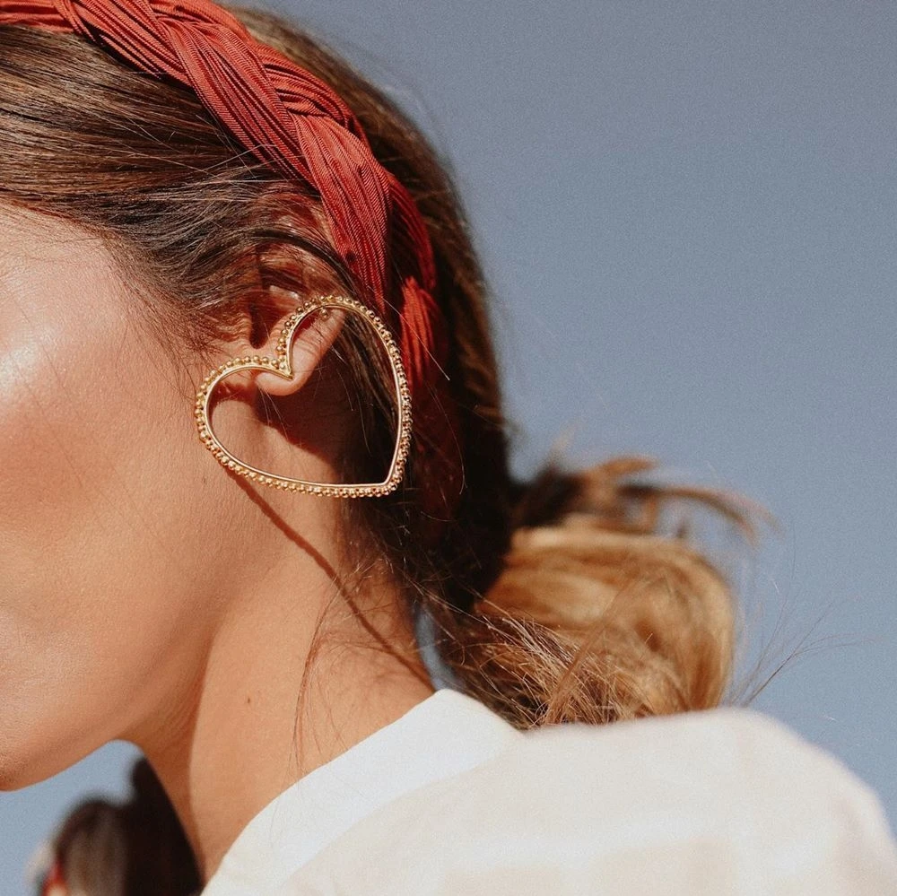 

2019 Lady's Big Hollow Metallic Heart Stud Earring Romantic Gold Silver Color Love Heart Earrings for Women Summer Earring