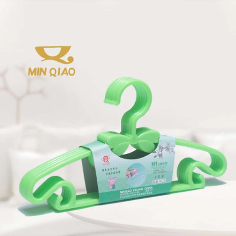 6pcs/Set Fashion Plastic Candy Color Children Baby kids Clothes Hangers Hook Non Slip Drying Racks Cloth Hanger Clothes Storage - Цвет: green