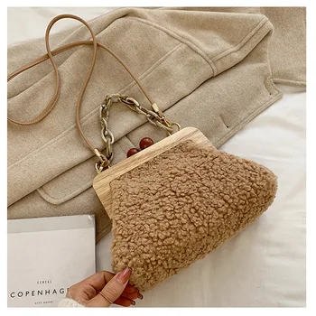 

Plush Bag Women's 2019 Autumn and Winter New Lamb Down Plush Bag Creative Wooden Art Clip Female Bag Shoulder Messenger