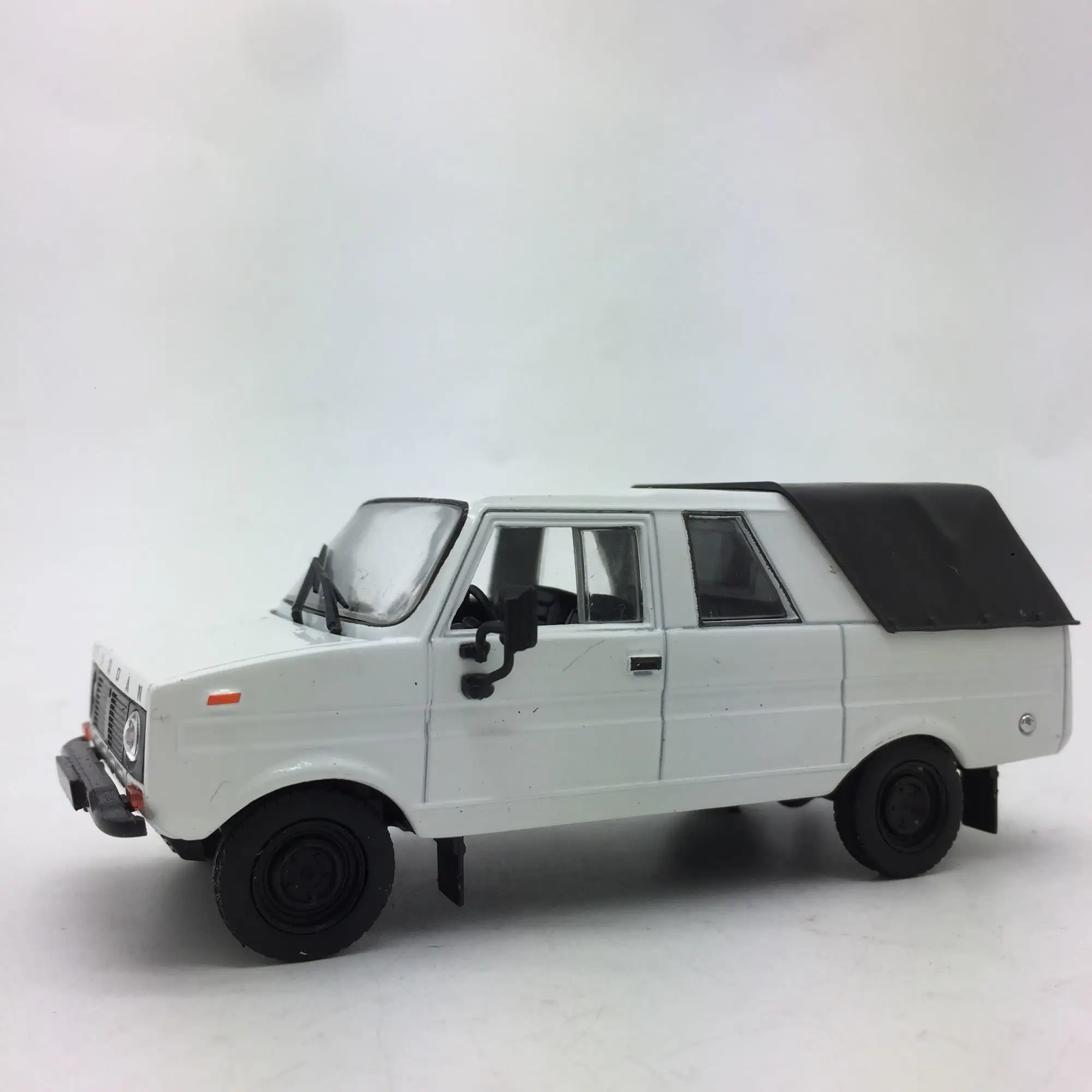 1/43 Out Of Print New Special Price Die-casting Metal Russian Off-road Vehicle Model Length 10cm Home Display Collection