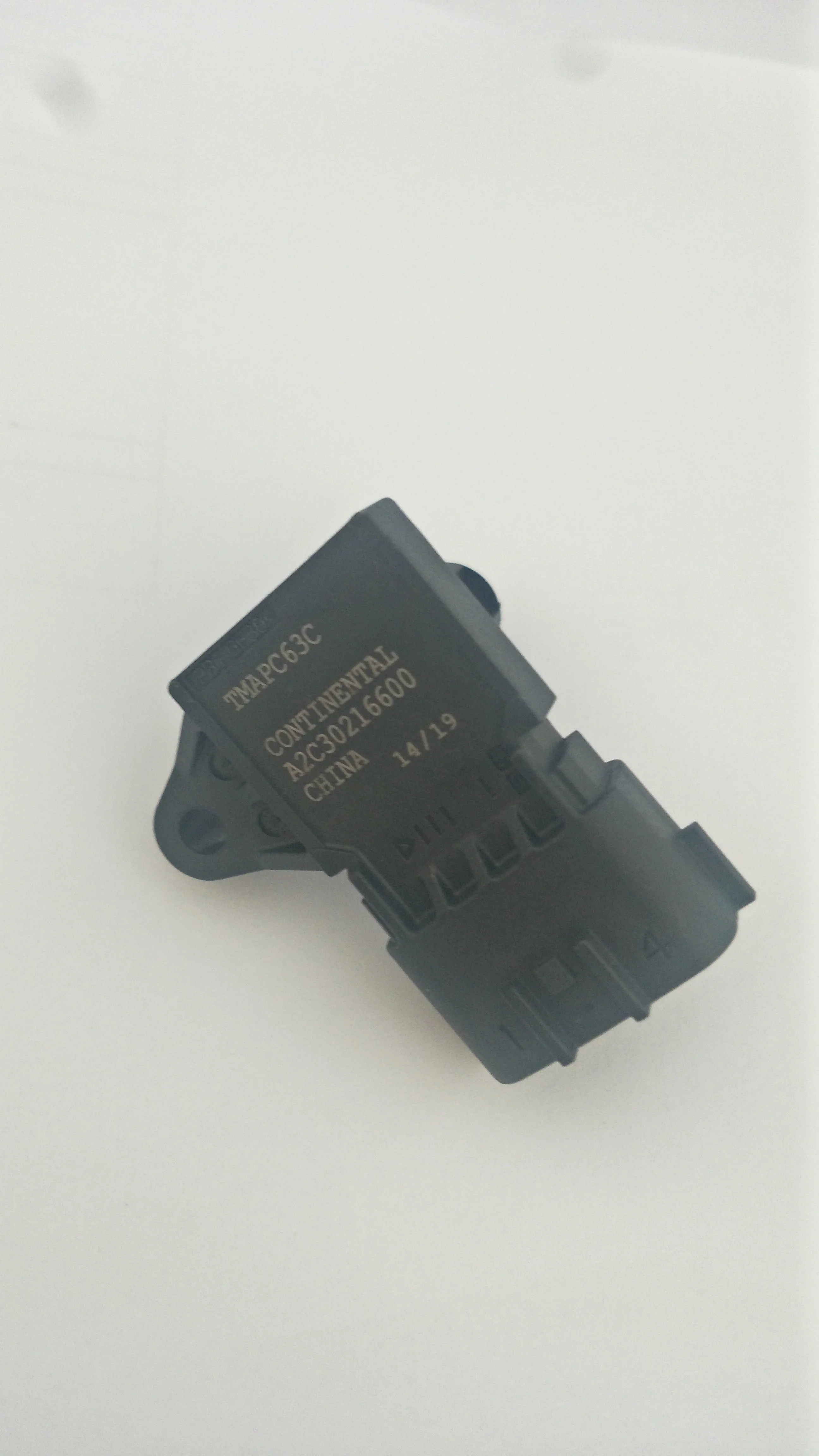 

original Intake air temperature pressure sensor FOR h6 4d20 3611080XED05