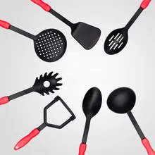 В настоящее время доступны кухонных нейлоновых 7-шт набор кухонных принадлежностей антипригарный горшок для приготовления пищи набор кухонной посуды ручной поставки