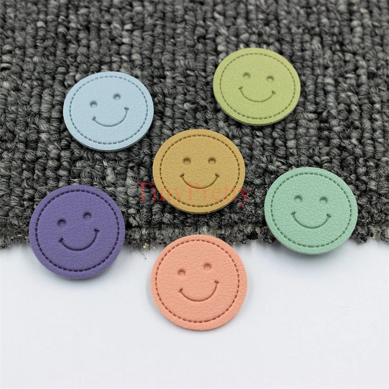 50 шт. однотонные тисненые круглые бирки с улыбкой из искусственной кожи