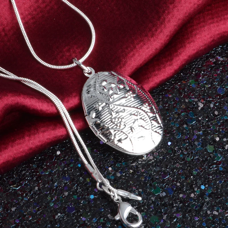 2899080639_735333281