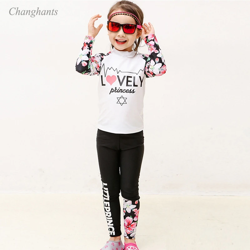 Новая модель купального костюма из двух предметов для детей 1-10 лет, детский костюм для серфинга с длинными рукавами черного и белого цвета с розовыми цветами - Цвет: Белый