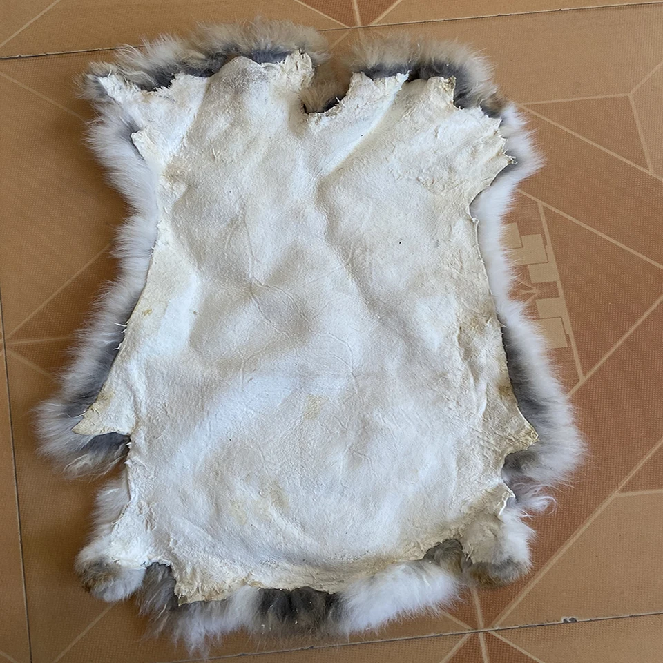 ウサギの皮，本物の髪，自然なウサギの皮，DIY，家の装飾用　4枚セット 天然ウサギの皮本物のウサギの毛レックスウサギの皮全体ふわふわウサギ