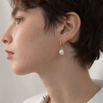 

2019 New Korean Fashion Basic Natural Freshwater Pearl Earrings For Women Small Pearl Charm Gold Loop Drop Earrings For Women
