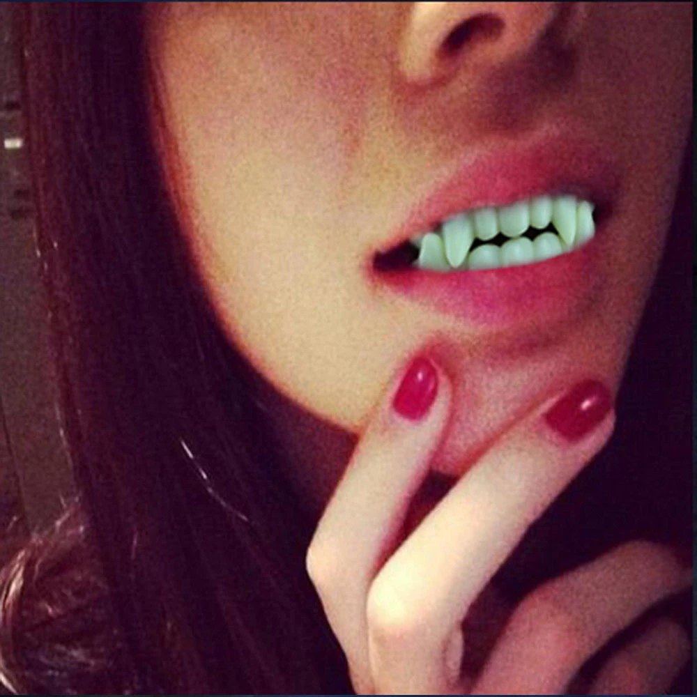 

Halloween Vampire Luminous Dentures Capsule Toys Kids Funny Novelty Plastic False Teeth Party Cosplay Dentures Toy