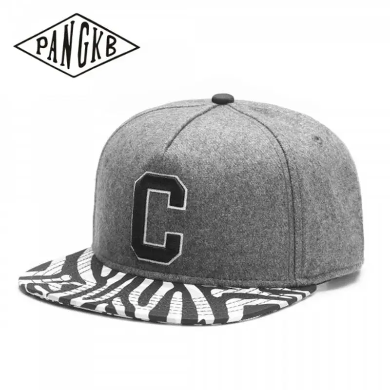 Валберес штаны зебра и кепка зебра. Полосатая кепка. Что дает зебра кепка. Бейсболка с зебровым принтом. Что дает зебра кепка.