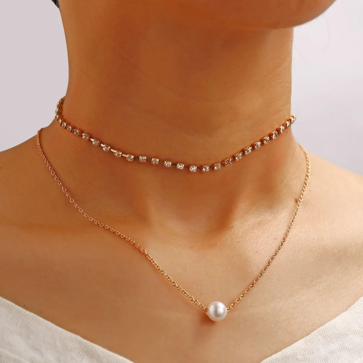 simple artificial necklace