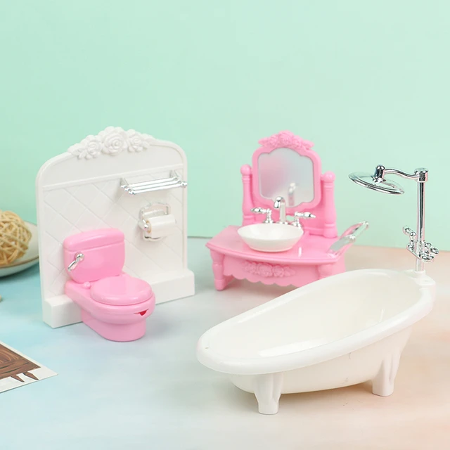 Baignoire et accessoires de toilette pour poupée