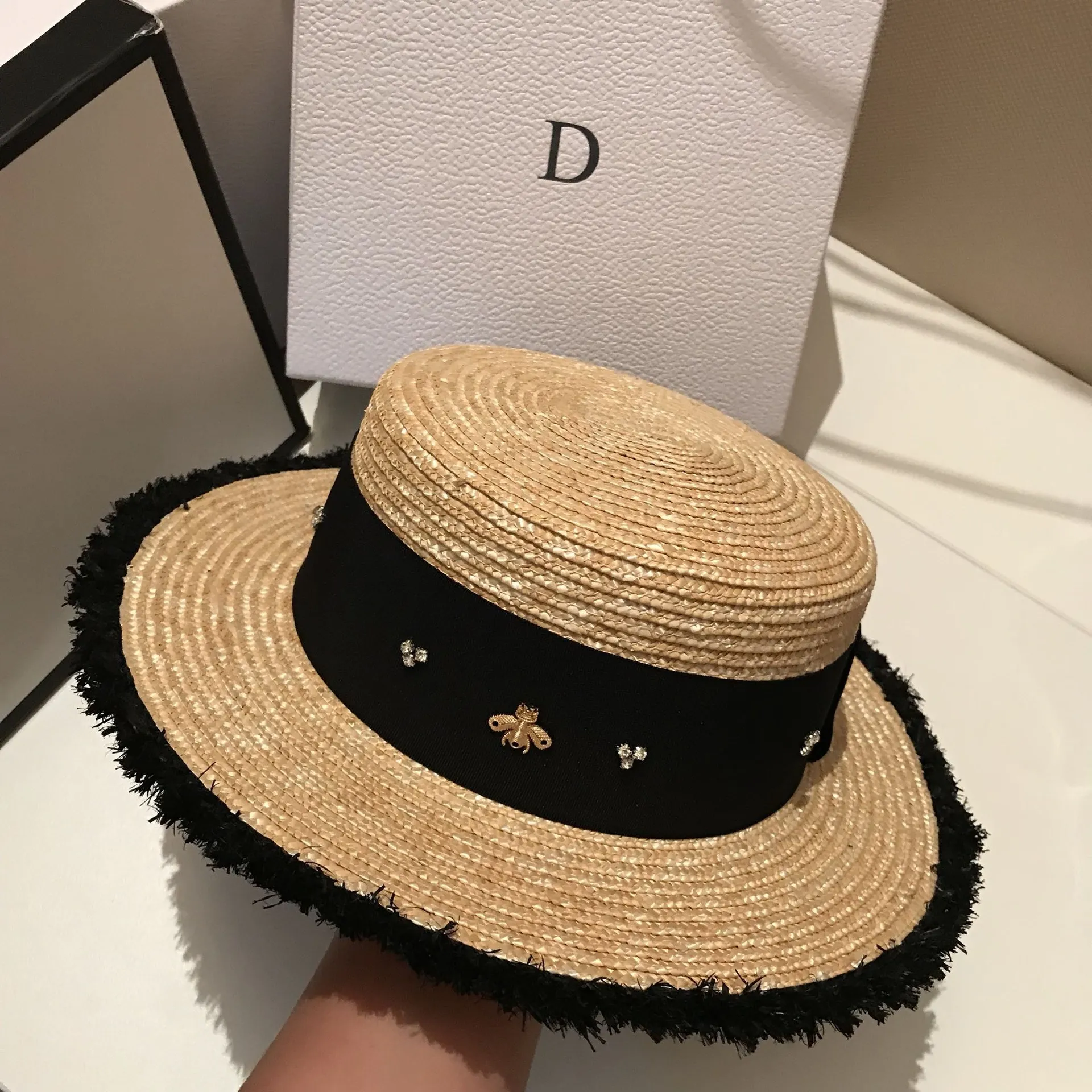 Ladies Sun Fedora Hats Small Bee Straw Hat European And American Retro Hat Female Sunshade Flat Cap Visors