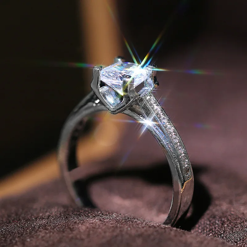 Кольца женские серебристые с 4 зажимами фианитами | Украшения и аксессуары