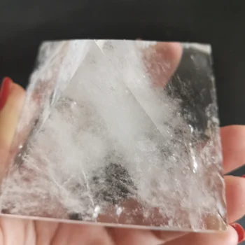 

XT120---258g Natural Transparent Minerals Carved Crystal Pyramid 2019 Christmas Decoration Cristal de cuarzo Stone