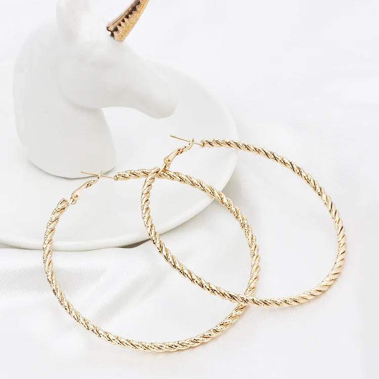 

In 2019, the new brand design minimalist generous temperament earrings
