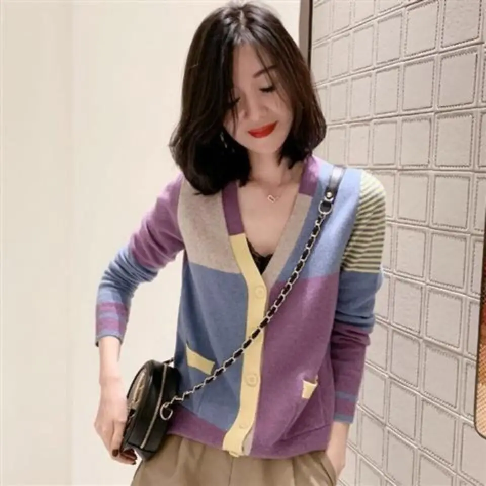 

Color matching T-shirt women's spring and autumn 2020 new Korean loose and versatile V-neck thin sweater jacket