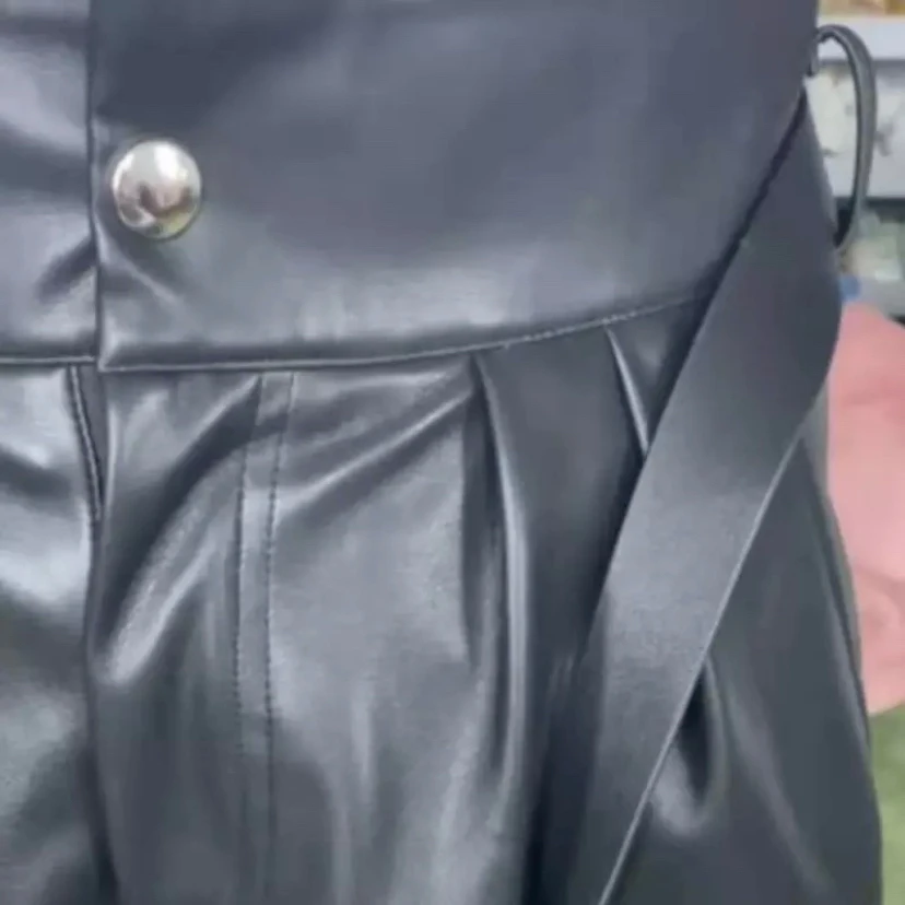 Рисунок 3 - Шорты кожаные, с высокой талией