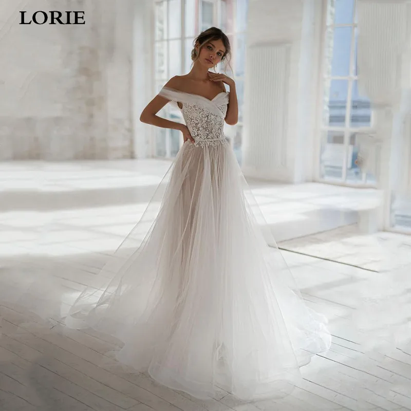 Свадебное платье с открытыми плечами а-силуэт на пуговицах | Свадьбы и торжества