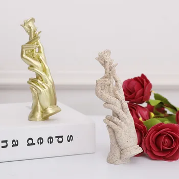 

Nordic Light Luxury Resin Statue Mini Hand In Hand Rose Wedding Gift Couples Wedding Decoration Home Living Room Ornaments