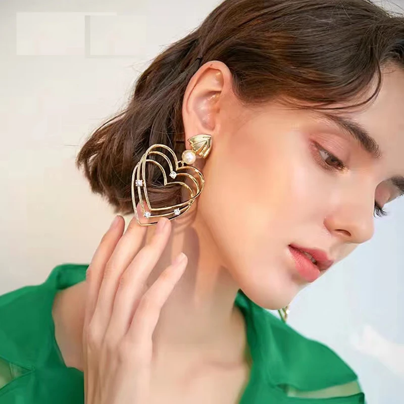 

Rongho Metal Hollow Heart Earrings for Women Vintage Jewelry 2019 Crystal Heart Stud earring Femme Brincos Chunky Bijoux