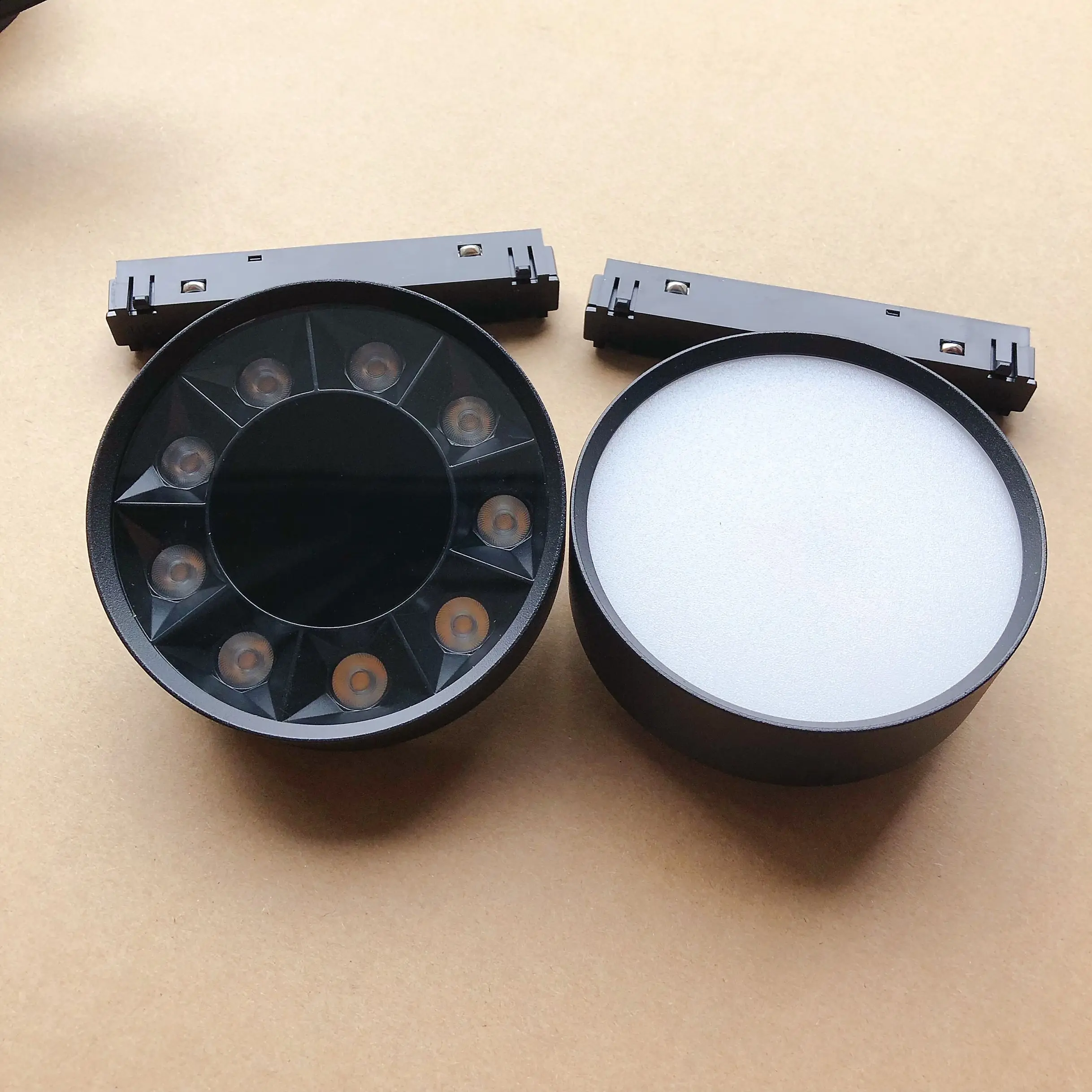

Magnetic 18W LED Track Light 18W 48V LED Floodlight Spotlight for Home Commerical Shopes Stores Indoor Lighting