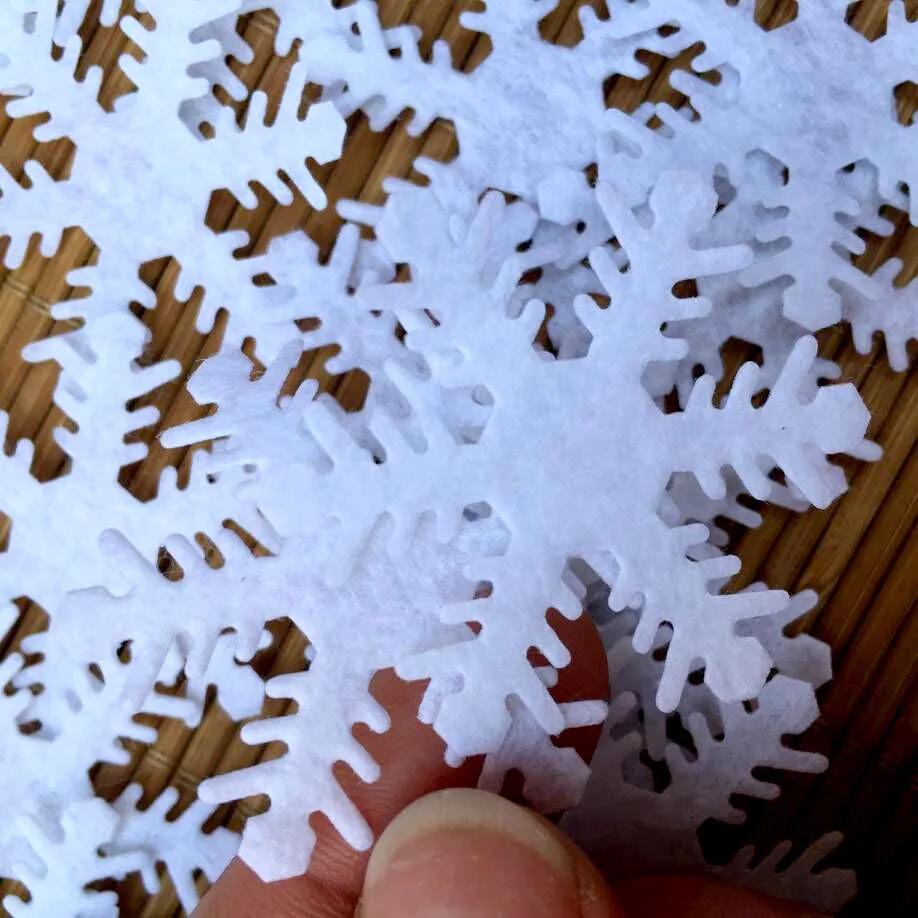 T-N 100pcs Christmas Snowflake Wool Felt Pads Party White Nonwoven Patches Appliques Wall Sticker For Scrapbooking Craft Toy DIY wool felting kit needle felt kit needle felting wool felt fabric sheet wool felting needles needle felting mat wool felt balls wool felt accessories