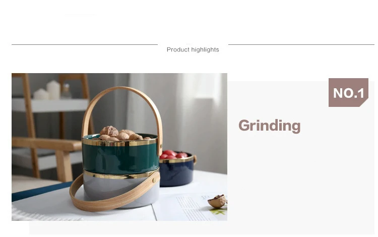 Bowl-with-wood-handle_04