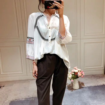 

Women Shirt 2019 Autumn and Winter New Puff Sleeve Ethnic Style V-neck Embroidery Print Shirt