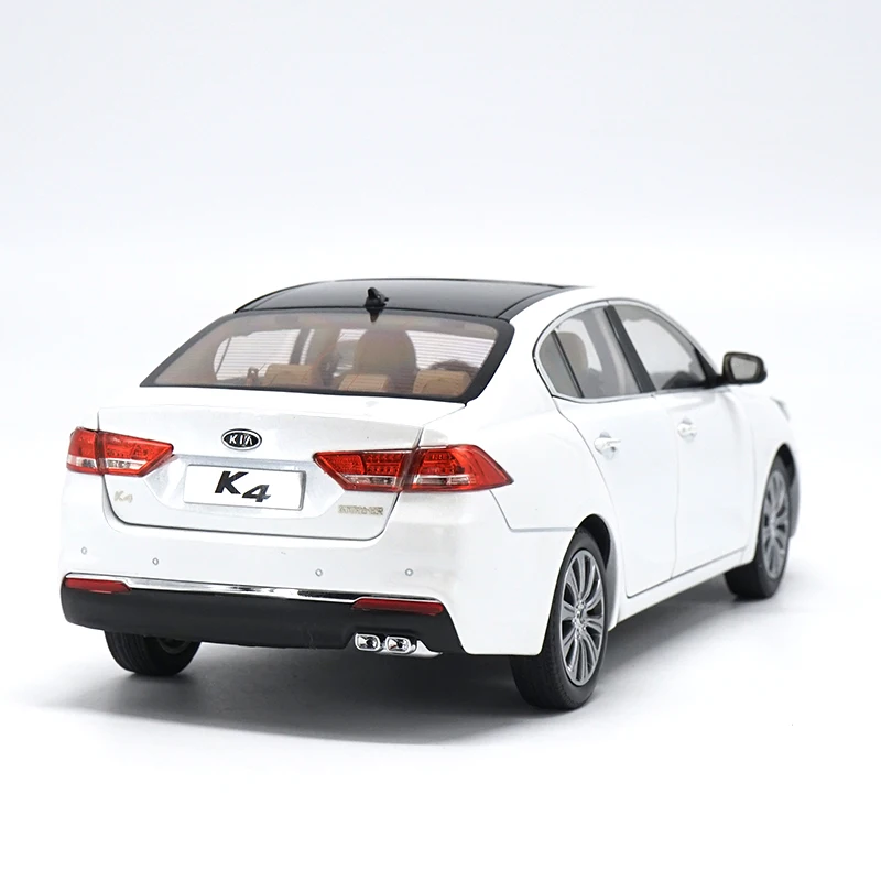 1:18 KIA K4 литая под давлением Модель автомобиля игрушки Металлическая Модель автомобиля оригинальная коробка