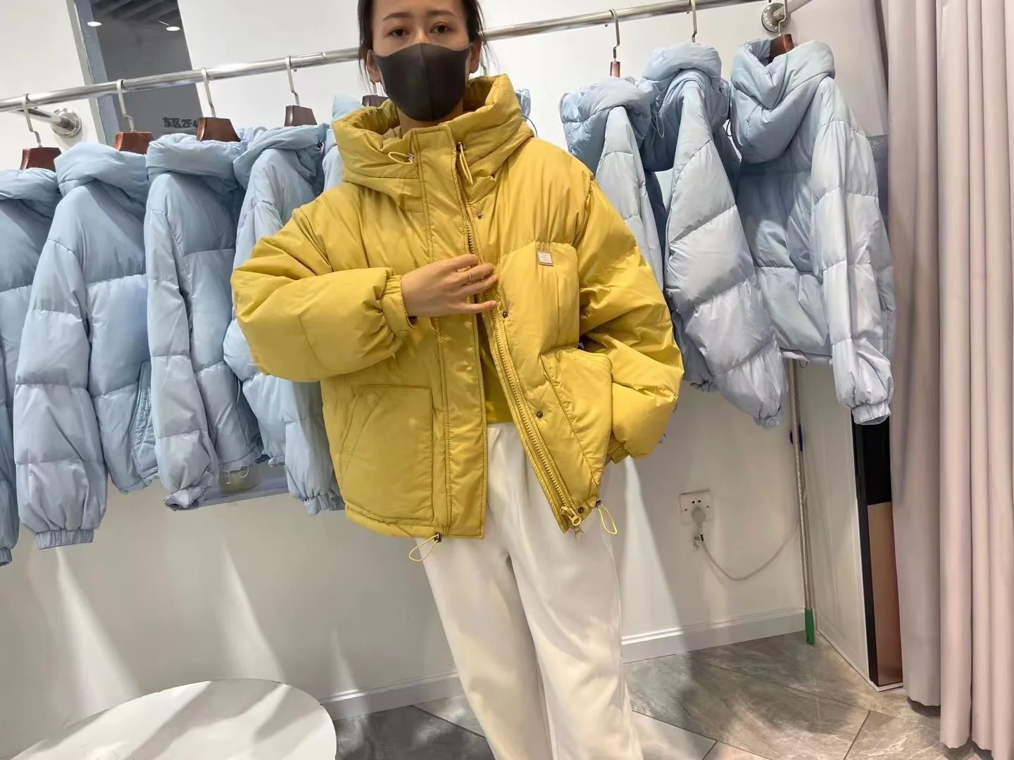 

In the winter of 2021, the new small down jacket is loose and fashionable, and the bread clothing keeps warm. The cost is soft