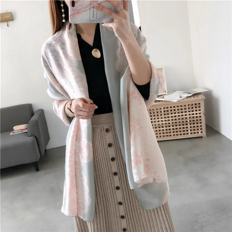 

J1152 2019 New Women Vintage Flower Printed Wrap Silk Scarf luxury brand Shawls scarves Wrap Summer Ladies Fashion Gift