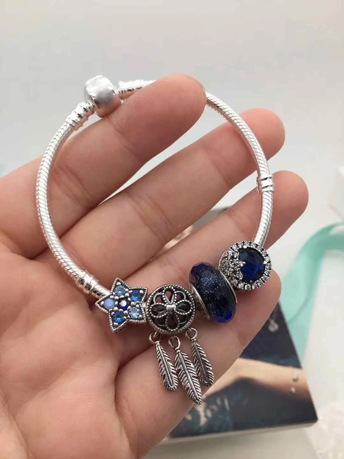 

Kaliyah Store High Quality 1:1 100% 925 Pure Silver Niche Design Blue Vintage Flower Star Bracelet Free Shipping