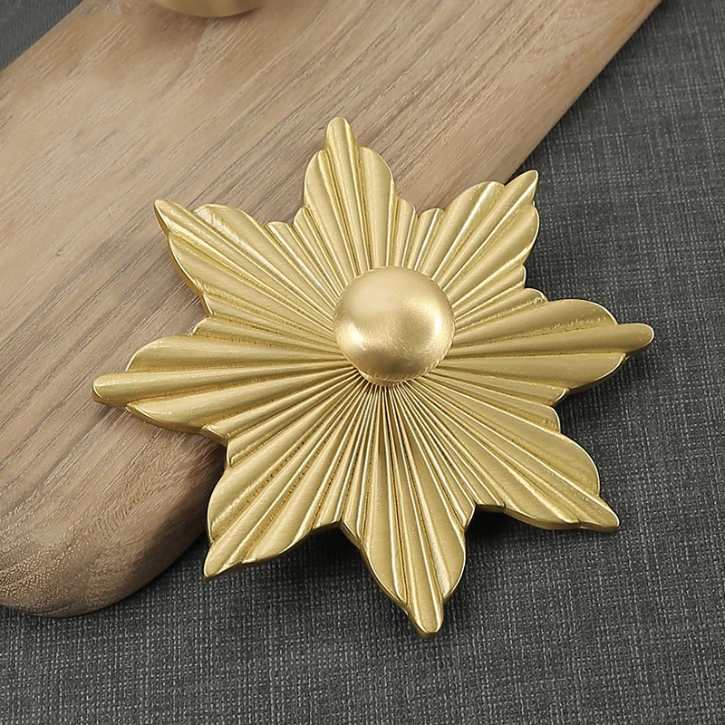 

Maple Leaf Shape/ Solid Brass Round Cabinet Door Knobs and Handles Furniture Cupboard Wardrobe Drawer Pull Gold Handle