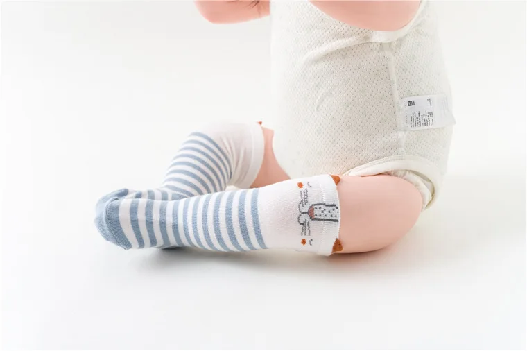 Г., осенние носки для малышей с рисунками из мультфильмов, с резиновой подошвой, Нескользящие Детские длинные носки высокие эластичные теплые носки для новорожденных