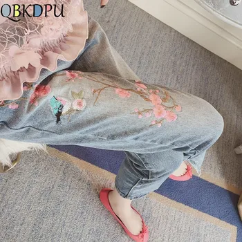 

Floral Embroidery Ankle Length Jeans Elegant Women Light Blue Denim Pants High Waist Plus Size Straight Jeans Office Lady Wear