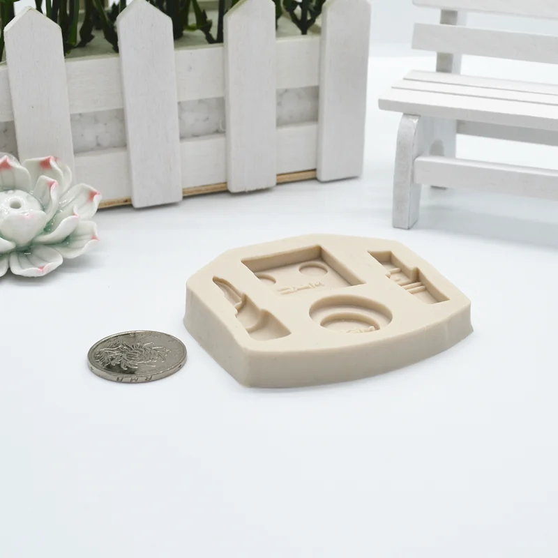 Girl Cosmetics Lipstick Silicone Mold Resin Kitchen Baking Tools DIY Cake Chocolate Pastry Fondant Moulds Dessert Decoration