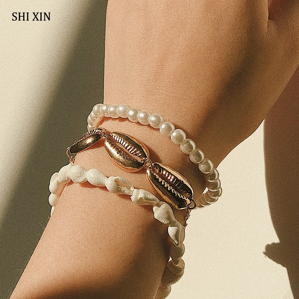 

SHIXIN Sea Conch Shell Bracelet for Women/Girls Charms Shell/Pearl Beads Bracelet Set Summer Boho Hand Chain Jewelry Female Gift