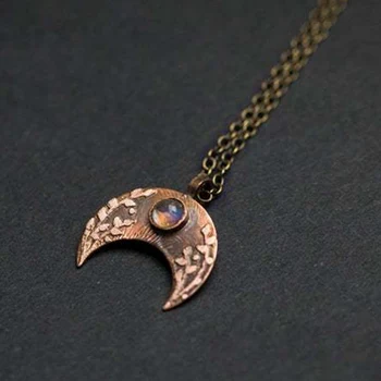 

New Delicate Moonstone Curved Crescent Moon Pendant Necklace Link Chain Necklace for Women Gift Fashion Jewelry