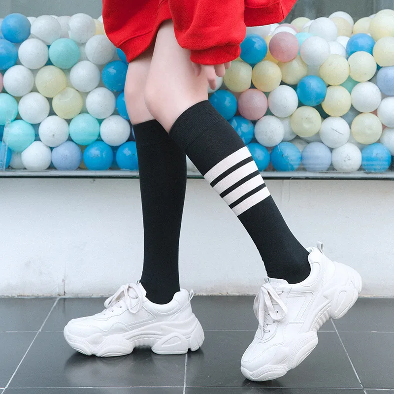 Новые женские хлопковые уличные забавные длинные носки в стиле хип-хоп забавные Асимметричные спортивные одноцветные длинные носки в полоску для студентов