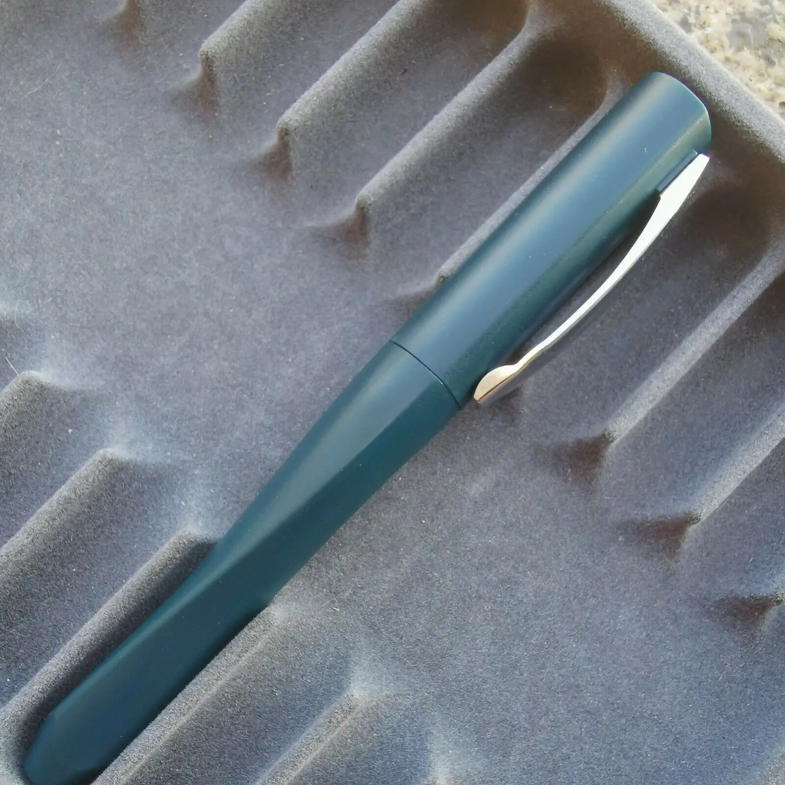 

LBT Matte Green Twist Fountain Pen Convetrer Pen EF/F/M Nibs Optional