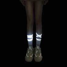 Флуоресцентные женские носки с ремешками, модные Светоотражающие носки для ночного клуба, носки без пятки средней длины, светящиеся бандажные носки