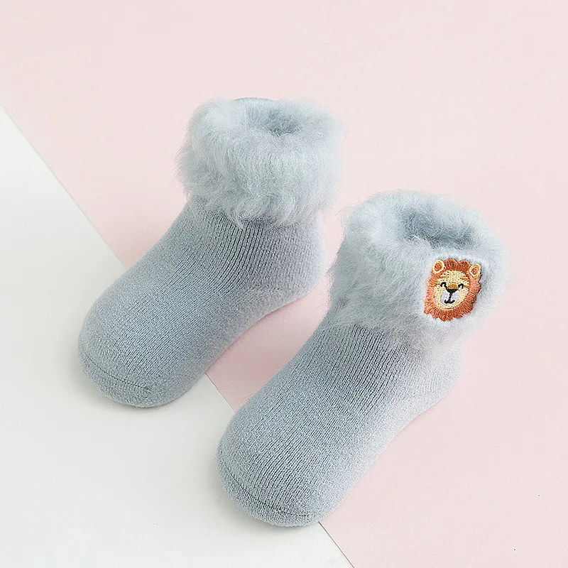 Носки из кораллового флиса для малышей; носки-тапочки с объемной вышивкой для новорожденных; зимние теплые толстые носки для маленьких мальчиков и девочек