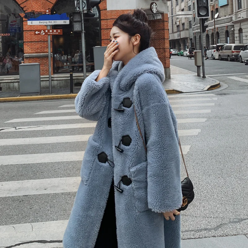 Sheep shearing jacket woman winter new fur lamb fur one in the long section woolen horn buckle coat female