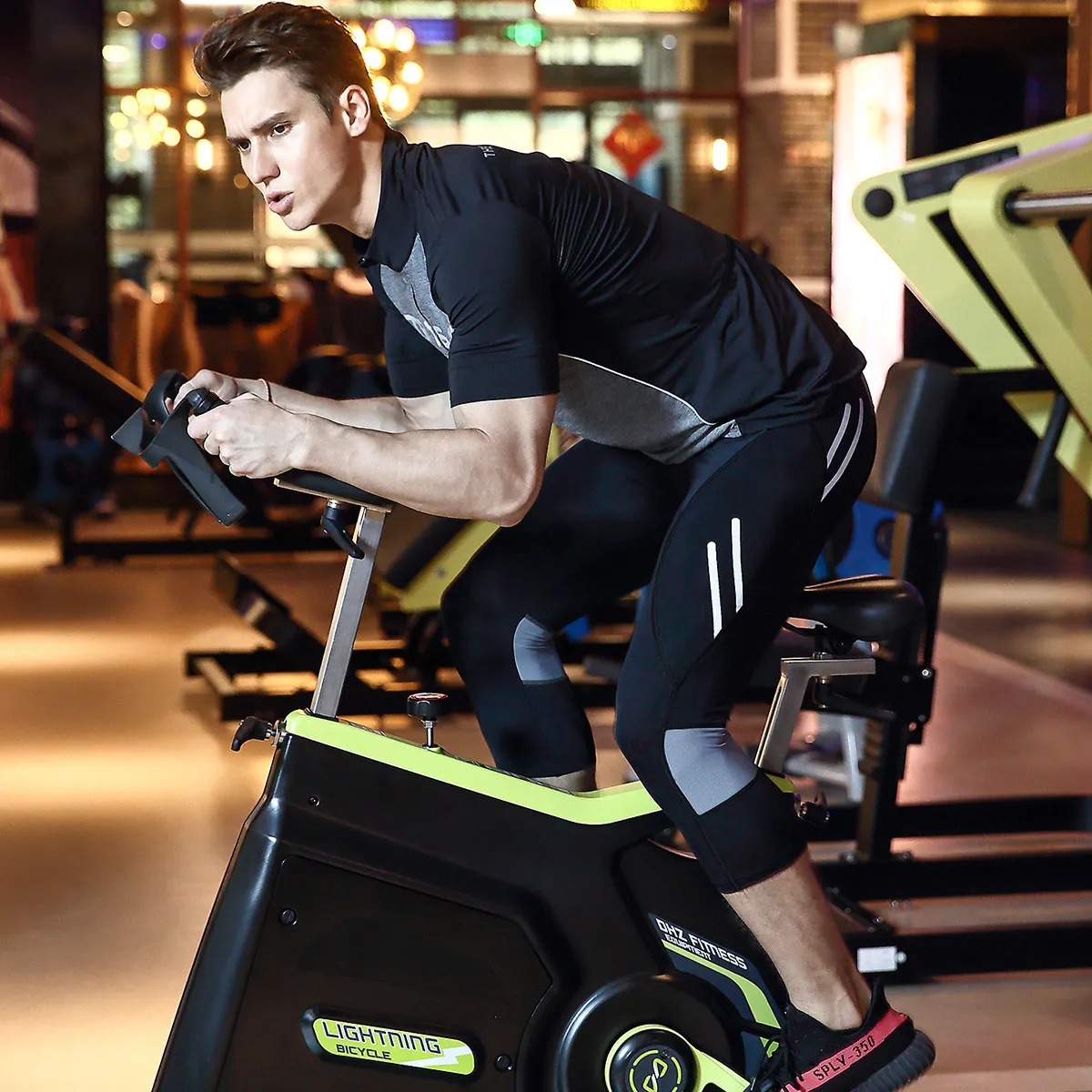 

Amazon Hot Selling Men Quick-Dry Cycling Capri Pants Elasticity Bicycle Cyclist Coat Sweat Absorbing Riding Clothes Customizable