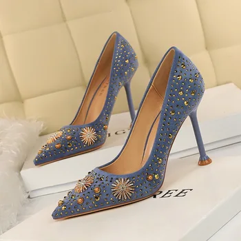 

2019 Women 9.5cm High Heels Pumps Luxury Elegant Pointed Toe Lady Crystal flock Red Shoes Rivets Heels Scarpins Wedding Pumps