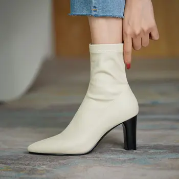 

Korean full leather elastic thin boots 2020 autumn new skin size thick heel short boot girl