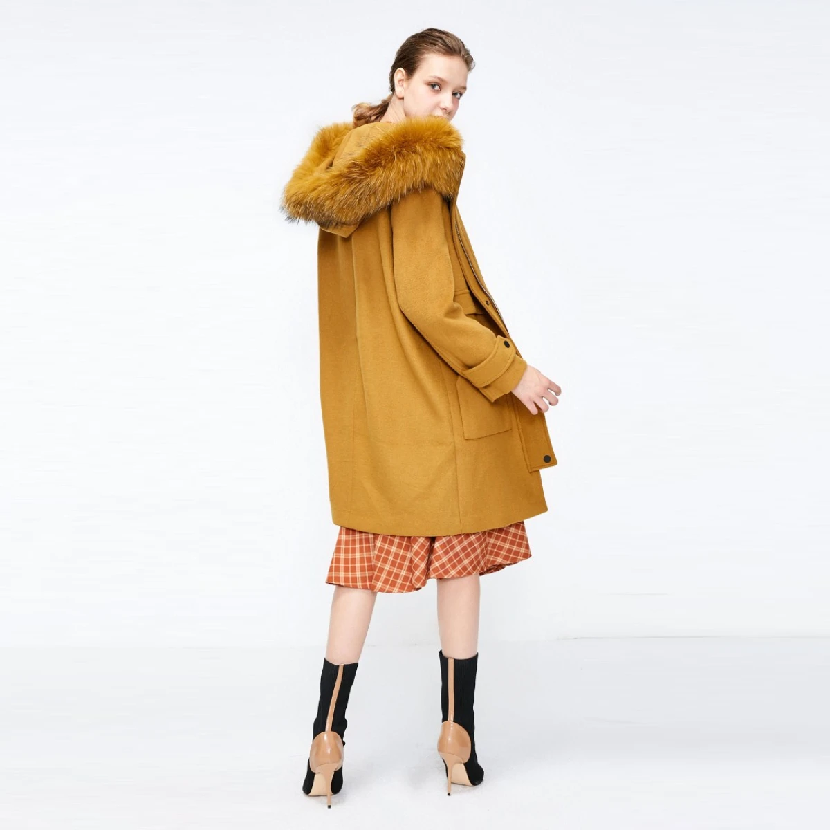 Vero Moda осенне зимнее шерстяное пальто со съемным воротником из меха енота |