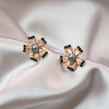 

Fashion Retro Black Series Geometry Triangular Earrings Simple Circle Ear Stud