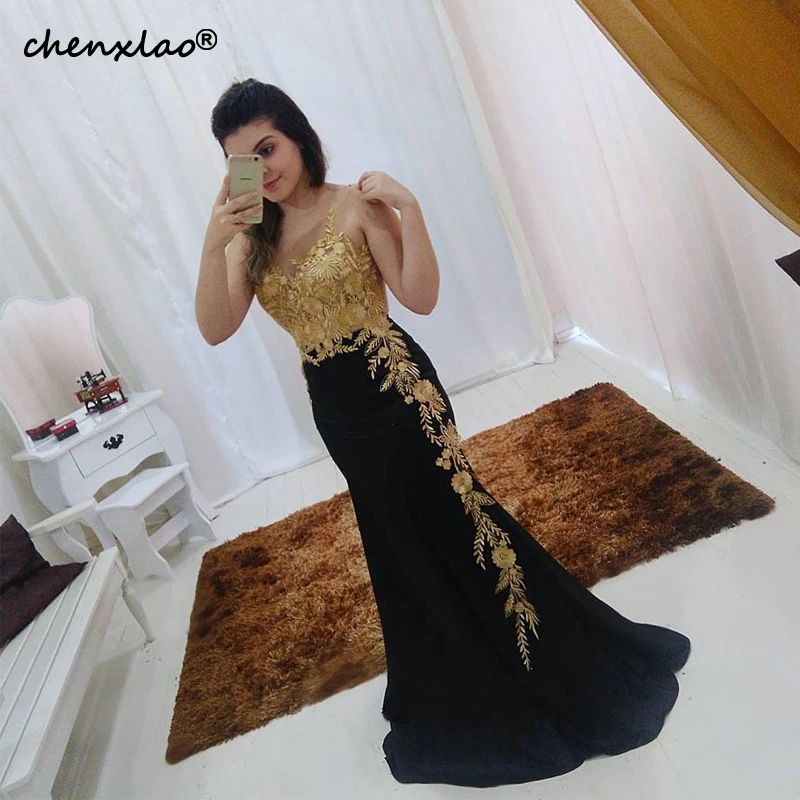 

Elegant Evening Dresses Gold Appliques Sleeveless Scoop Neck Dubai Saudi Arabic Formal Occasion Robe De Soiree With 3D Flowers