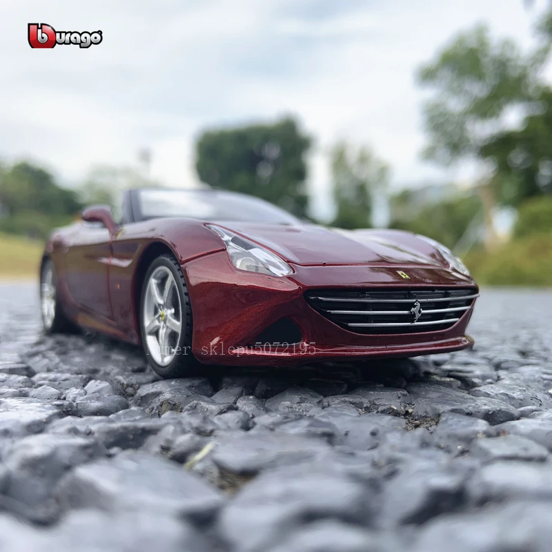 Акриловая витрина Bburago серии Ferrari California T 1:32 модель раллийного автомобиля из